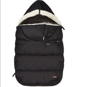 Skip Hop 3 Season Footmuff Infant Size in Black